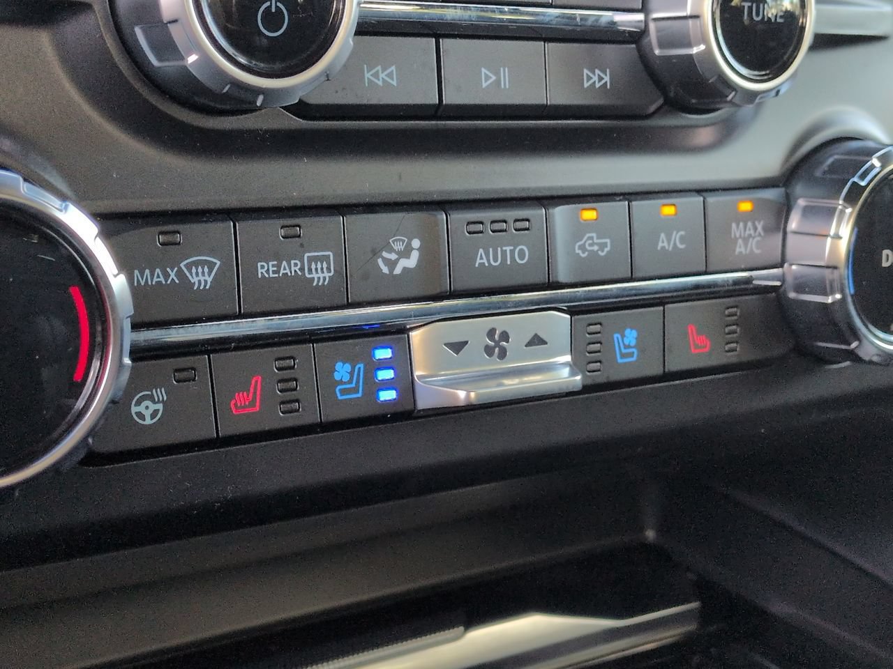 Certified 2026 Ford F450 Platinum w/ FX4 Off-Road Package AWD/4WD image 23