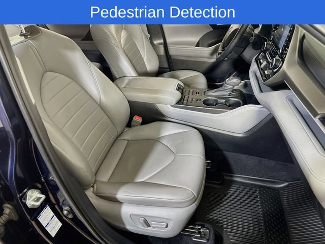 Used 2020 Toyota Highlander XLE AWD/4WD image 15