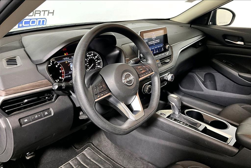 Used 2024 Nissan Altima 2.5 SV image 10