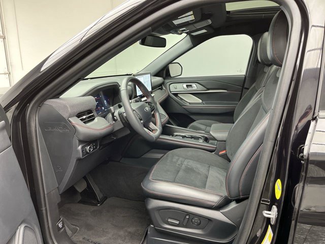 Certified 2025 Ford Explorer ST AWD/4WD image 3
