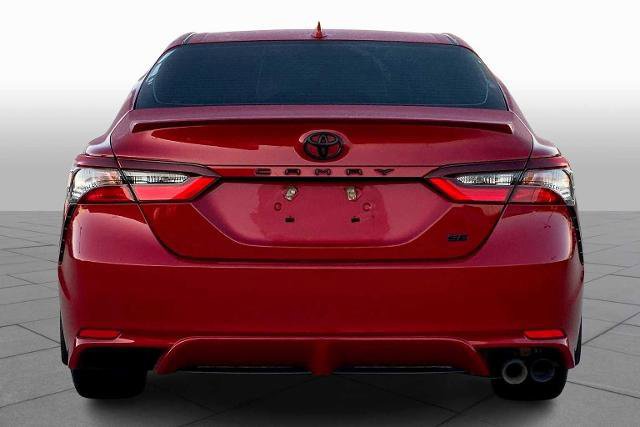 Used 2021 Toyota Camry SE w/ Convenience Package image 3