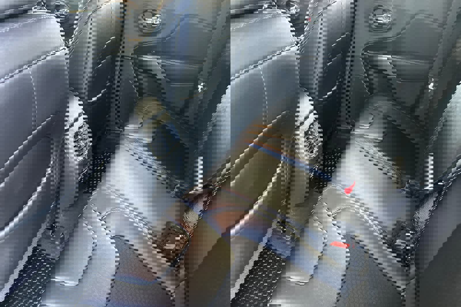 Used 2019 Jeep Cherokee Latitude Plus w/ Comfort/Convenience Group image 10