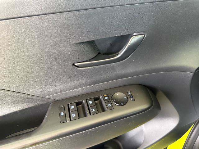 Used 2024 Hyundai Kona SEL AWD/4WD image 16