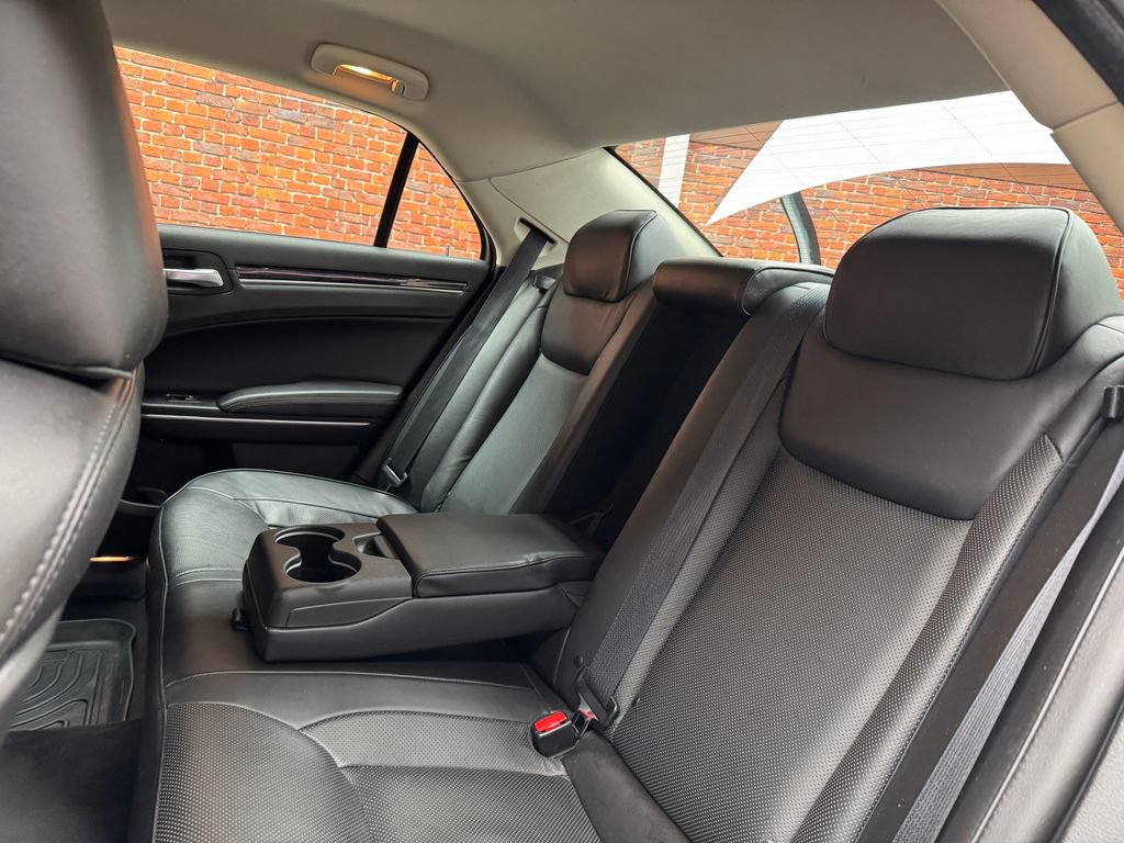 Used 2019 Chrysler 300 Limited RWD image 25