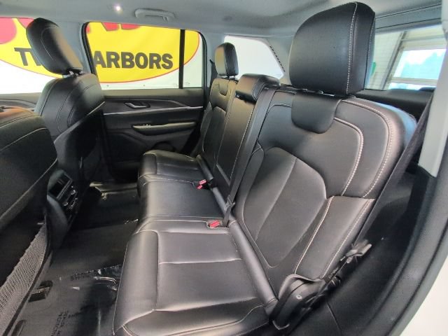 Used 2023 Jeep Grand Cherokee Limited AWD/4WD image 30