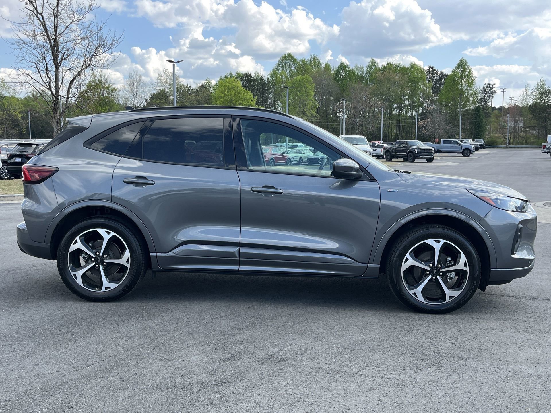 Certified 2025 Ford Escape ST-Line Elite w/ Premium Technology Package image 2