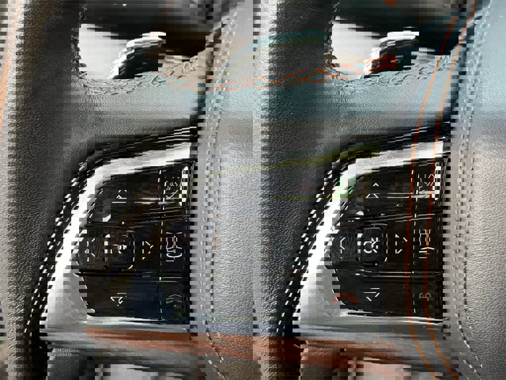 Used 2023 Jeep Grand Cherokee Summit w/ Luxury Tech Group V image 24