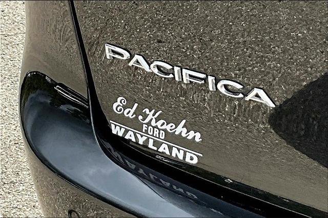 Used 2021 Chrysler Pacifica Touring image 10