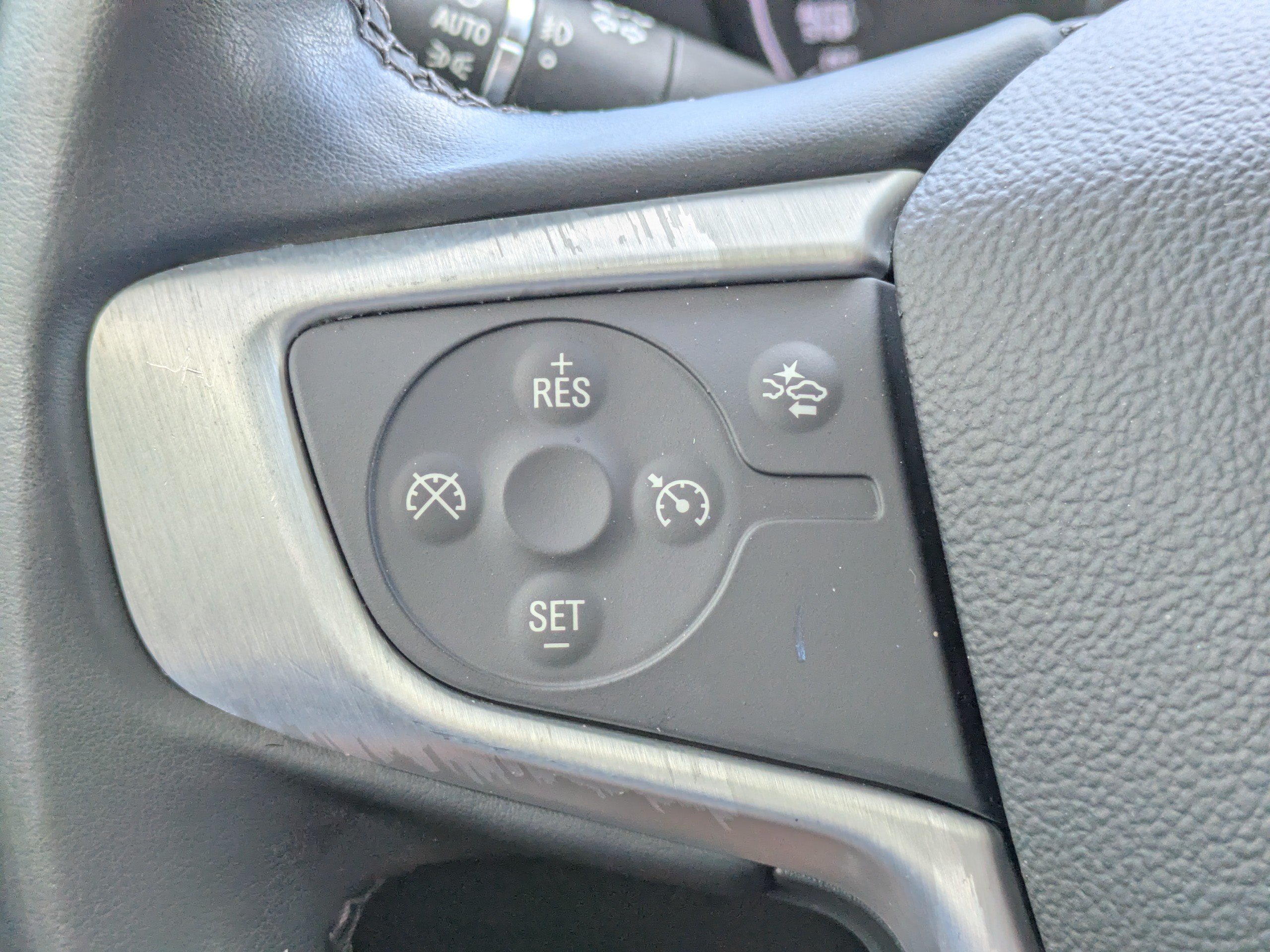 Used 2023 GMC Acadia SLT FWD image 29