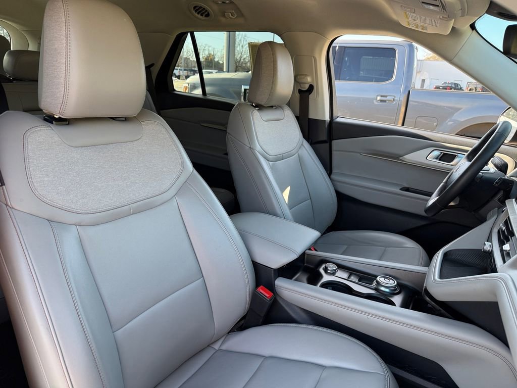 Certified 2025 Ford Explorer Active w/ Active Comfort Package image 25