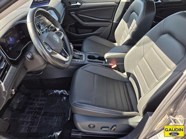 Used 2024 Volkswagen Jetta SE FWD image 11