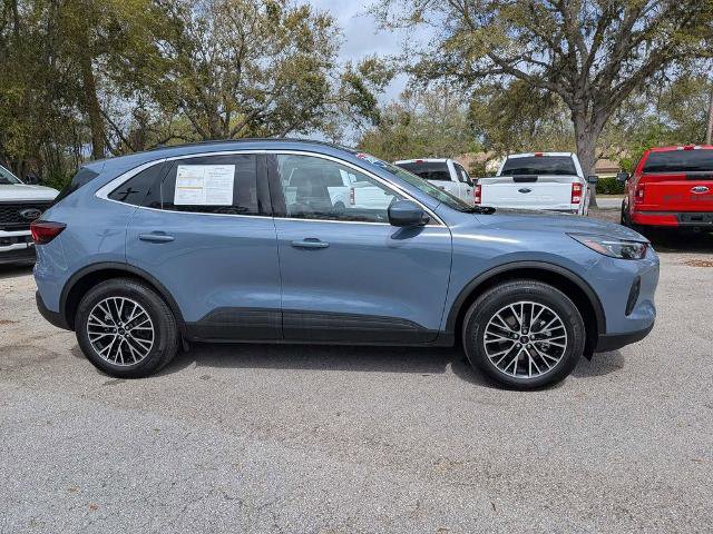 Certified 2025 Ford Escape SE w/ PHEV Premium Package image 6