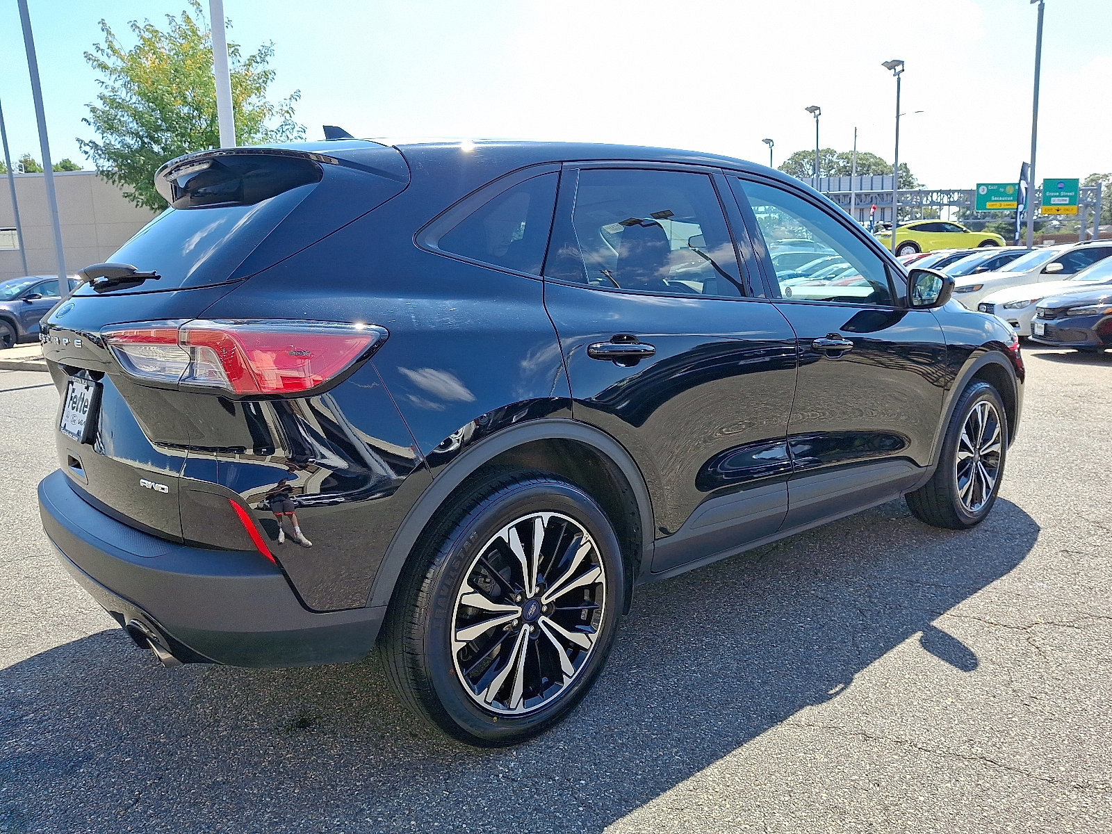 Certified 2022 Ford Escape SE w/ SE Sport Appearance Package image 2