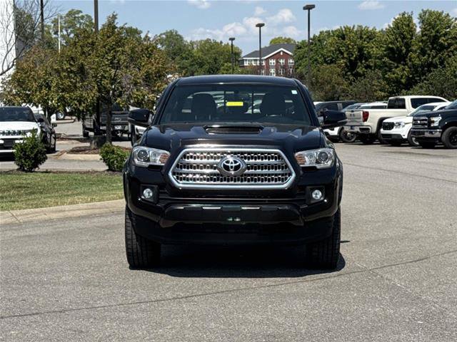 Used 2017 Toyota Tacoma TRD Sport w/ Tow Package AWD/4WD image 2