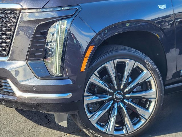 Used 2025 Cadillac Escalade Premium Luxury image 4