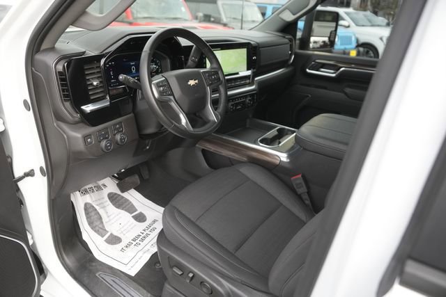 Used 2025 Chevrolet Silverado 3500 LT image 8