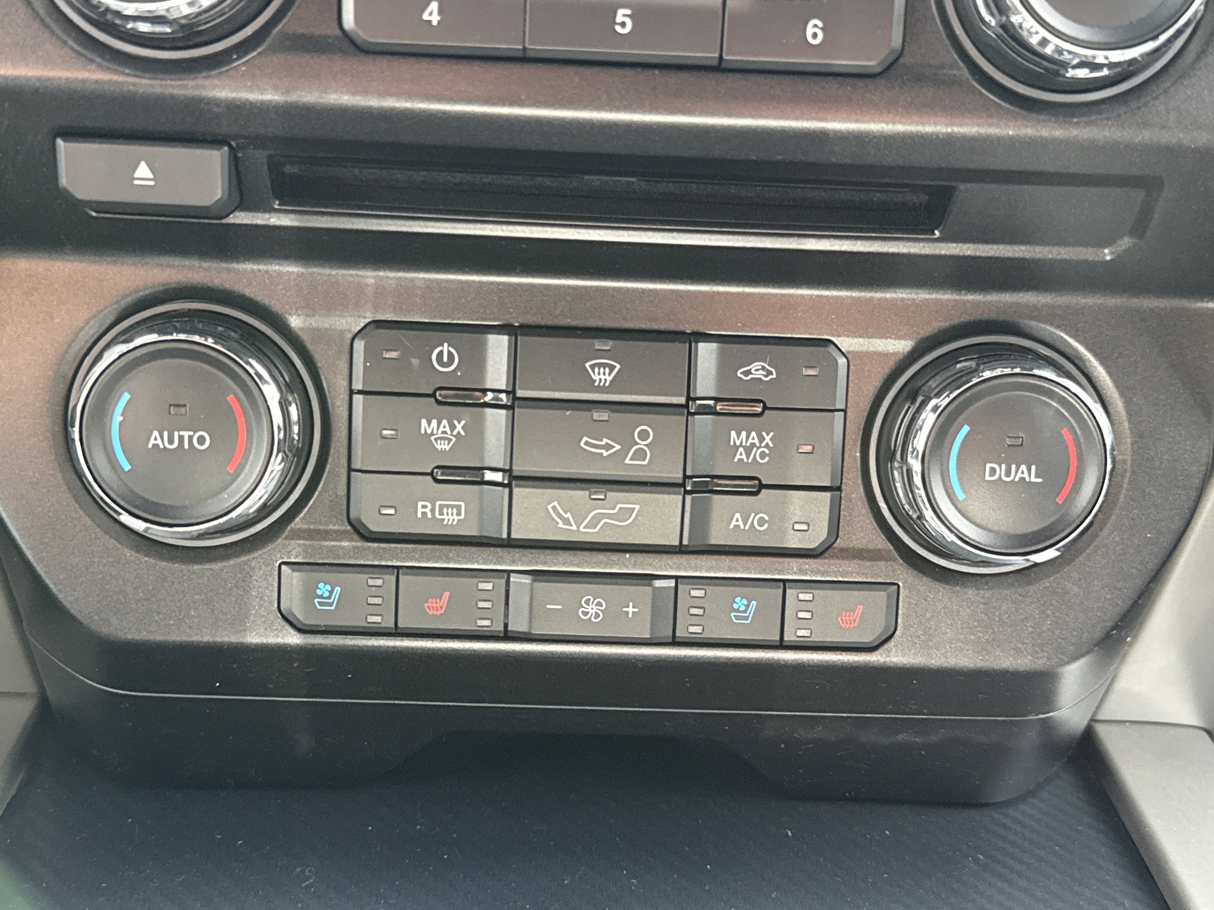 Certified 2018 Ford F150 Lariat image 24