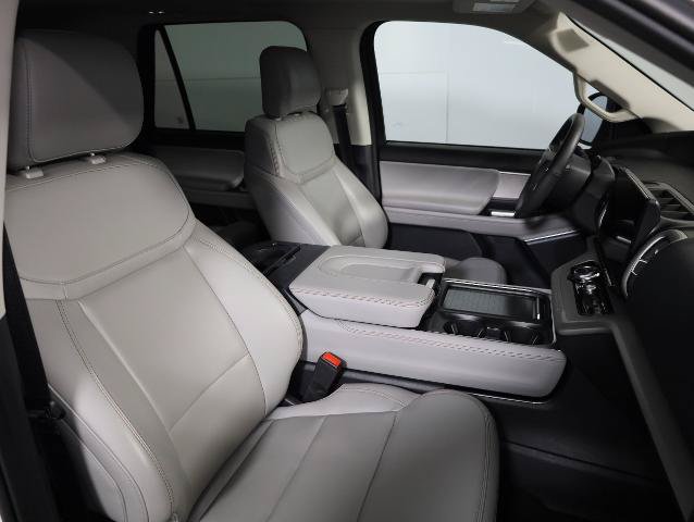 Certified 2025 Ford Expedition Active AWD/4WD image 9