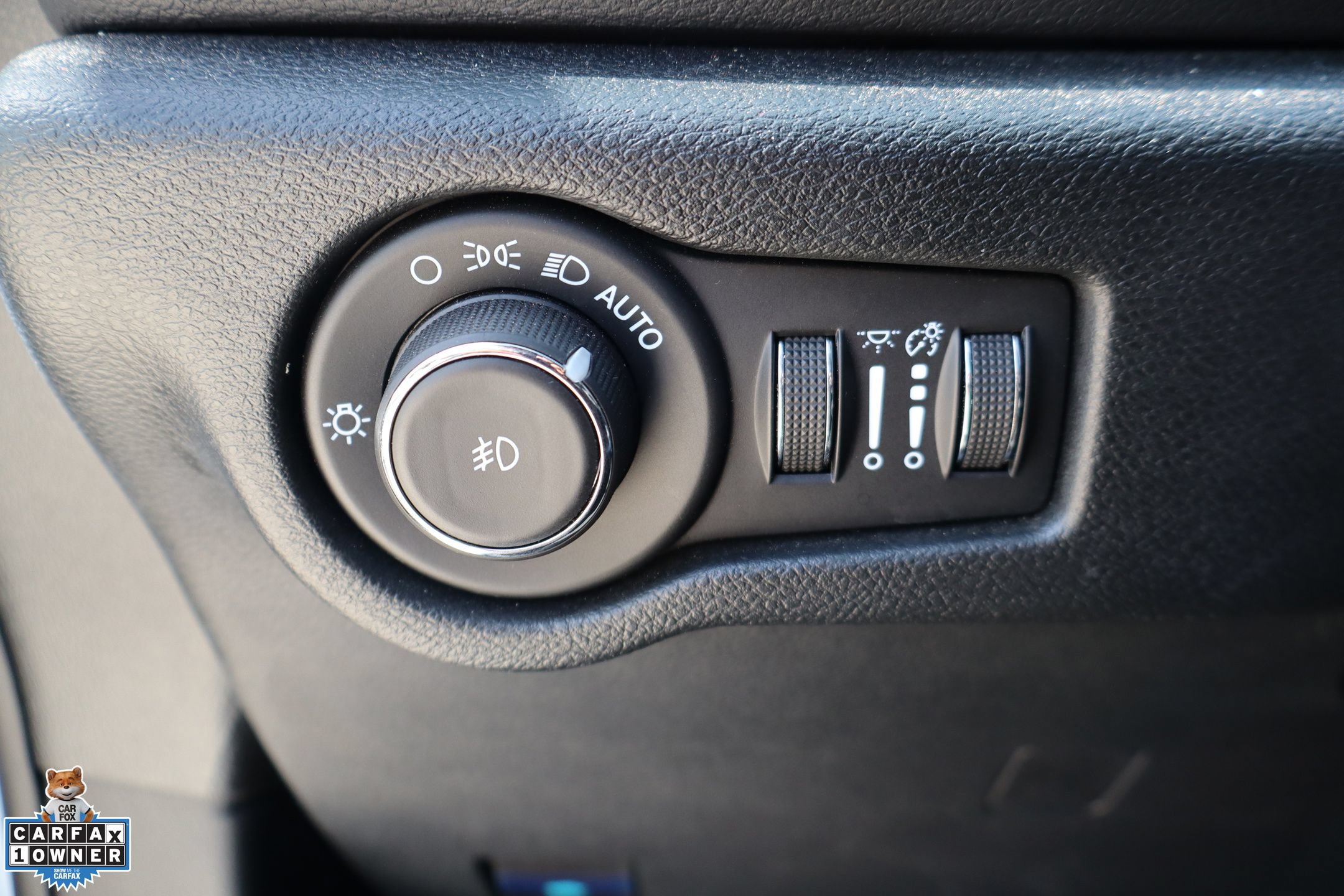 Used 2025 Chrysler Pacifica Select FWD image 13