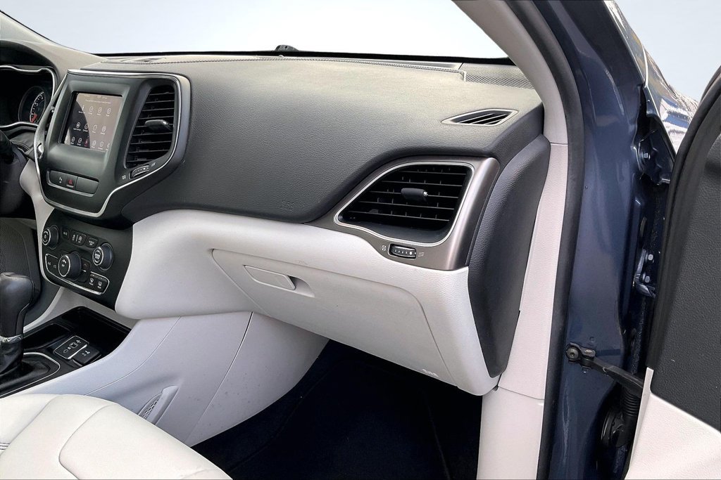 Used 2020 Jeep Cherokee Latitude Plus FWD image 27
