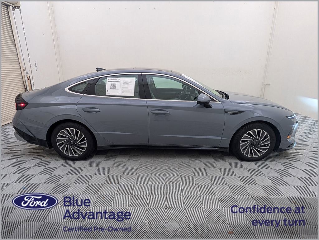 Used 2025 Hyundai Sonata Limited FWD image 2