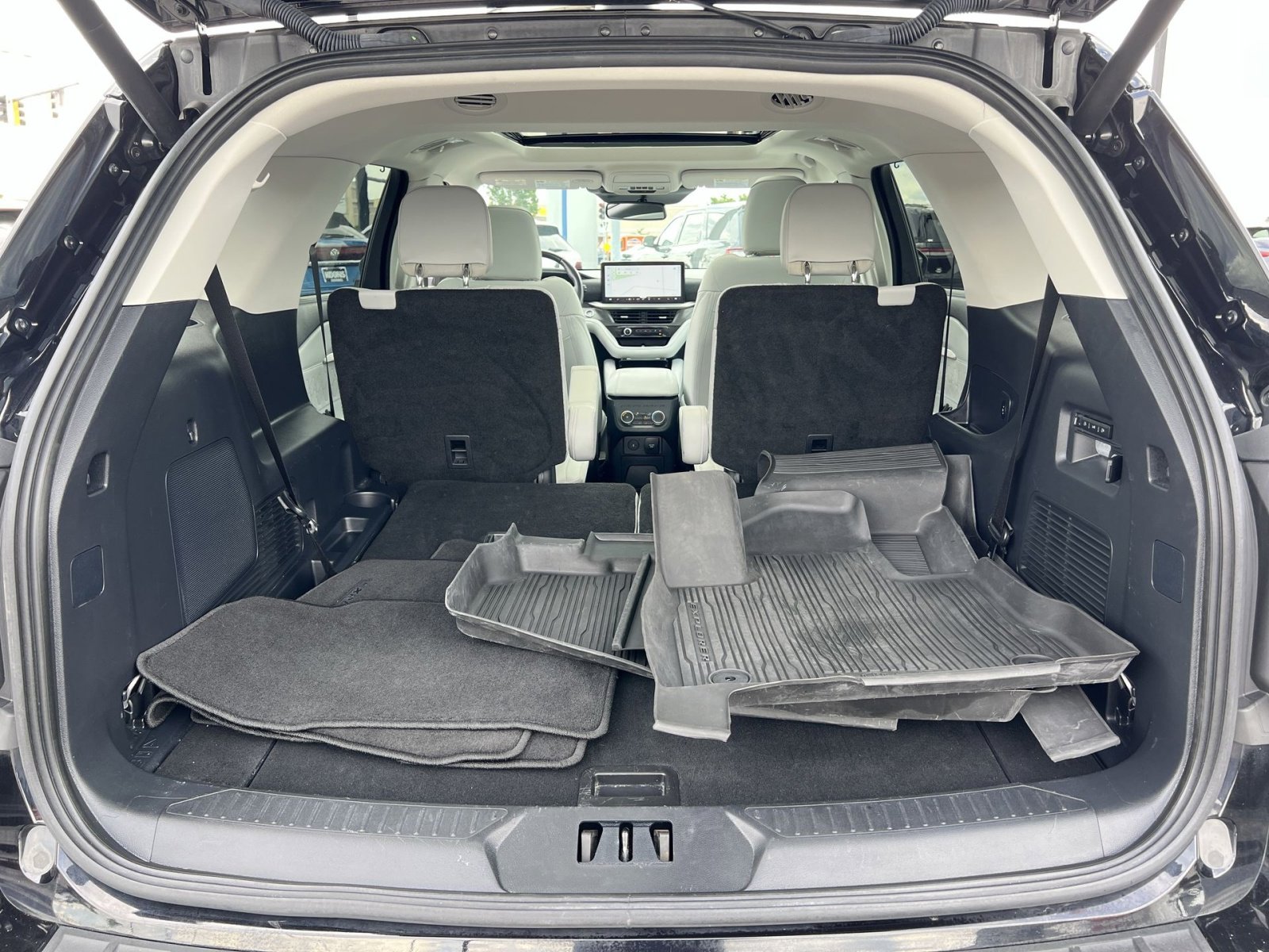Certified 2025 Ford Explorer Platinum w/ LUX Leather Package AWD/4WD image 35