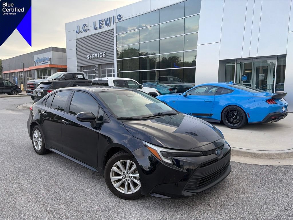 Used 2024 Toyota Corolla LE w/ LE Convenience Package FWD image 1