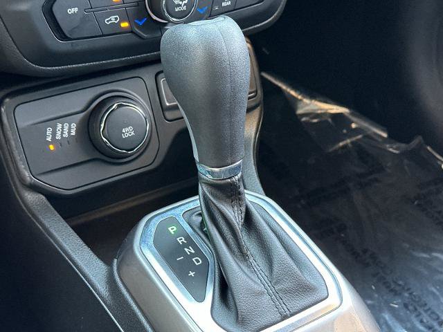 Used 2022 Jeep Renegade Sport w/ Sport Appearance Group AWD/4WD image 21