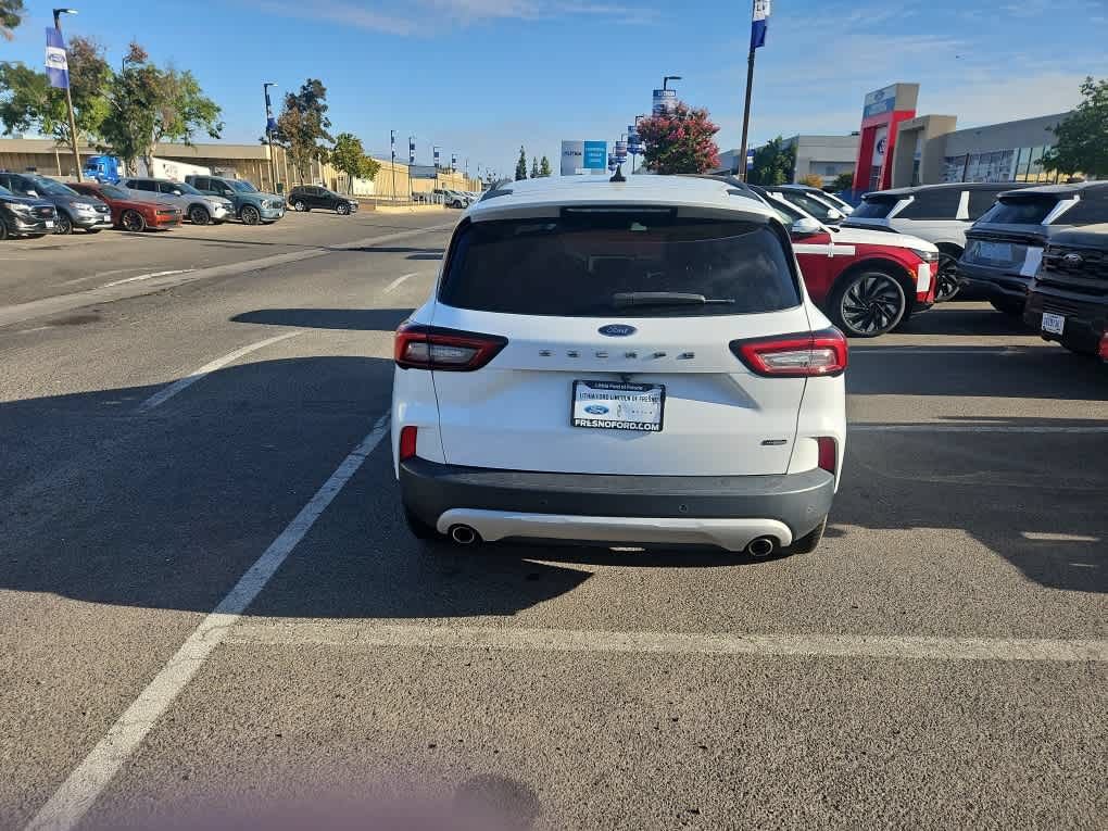 Certified 2023 Ford Escape SE w/ PHEV Premium Package FWD image 6