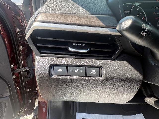 Used 2025 Nissan Altima 2.5 SV FWD image 13