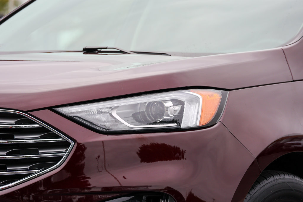 Certified 2019 Ford Edge Titanium w/ Cold Weather Package AWD/4WD image 15
