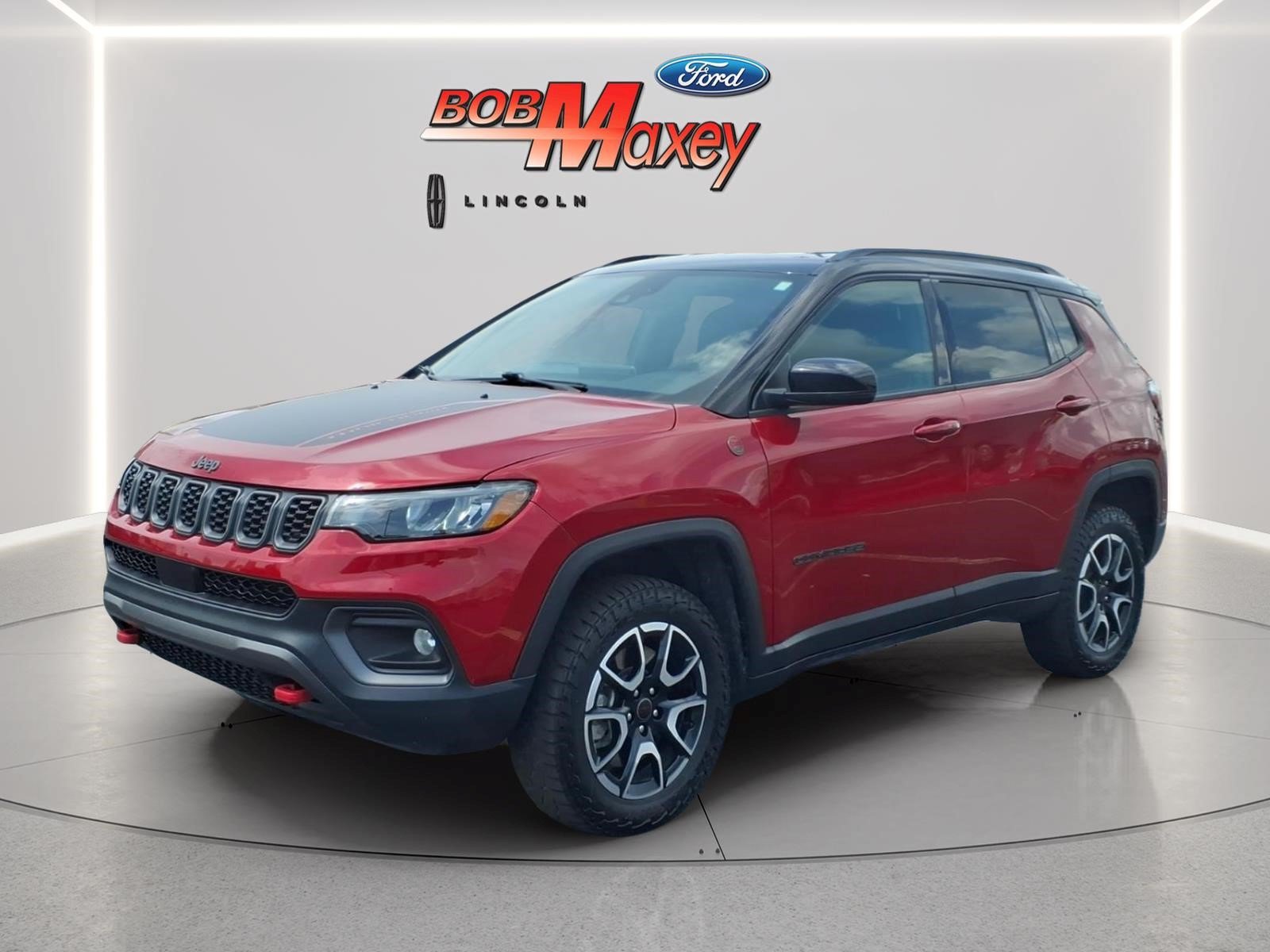 Used 2025 Jeep Compass Trailhawk AWD/4WD image 1