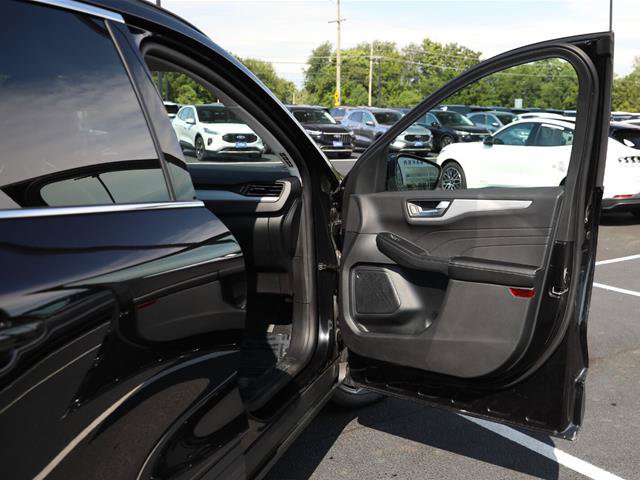 Certified 2025 Ford Escape Platinum AWD/4WD image 27