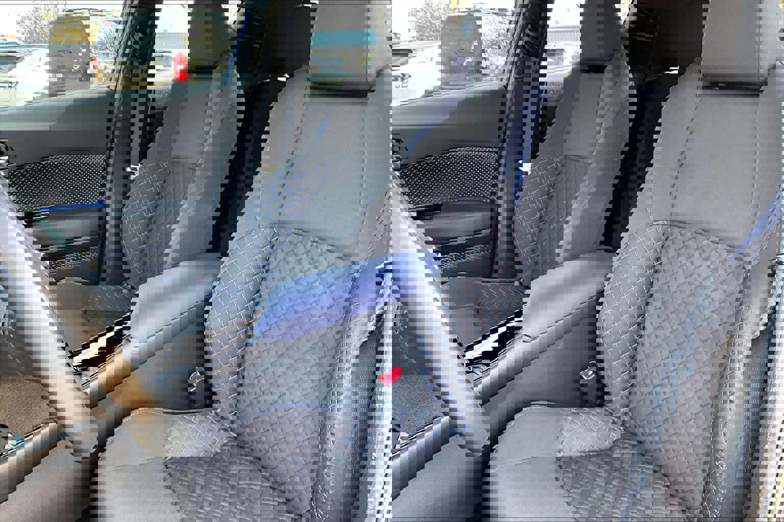 Used 2022 Toyota C-HR XLE image 7