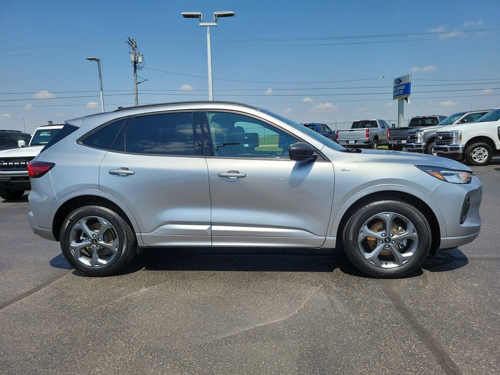 Certified 2023 Ford Escape ST-Line w/ Tech Pack #1 AWD/4WD image 3