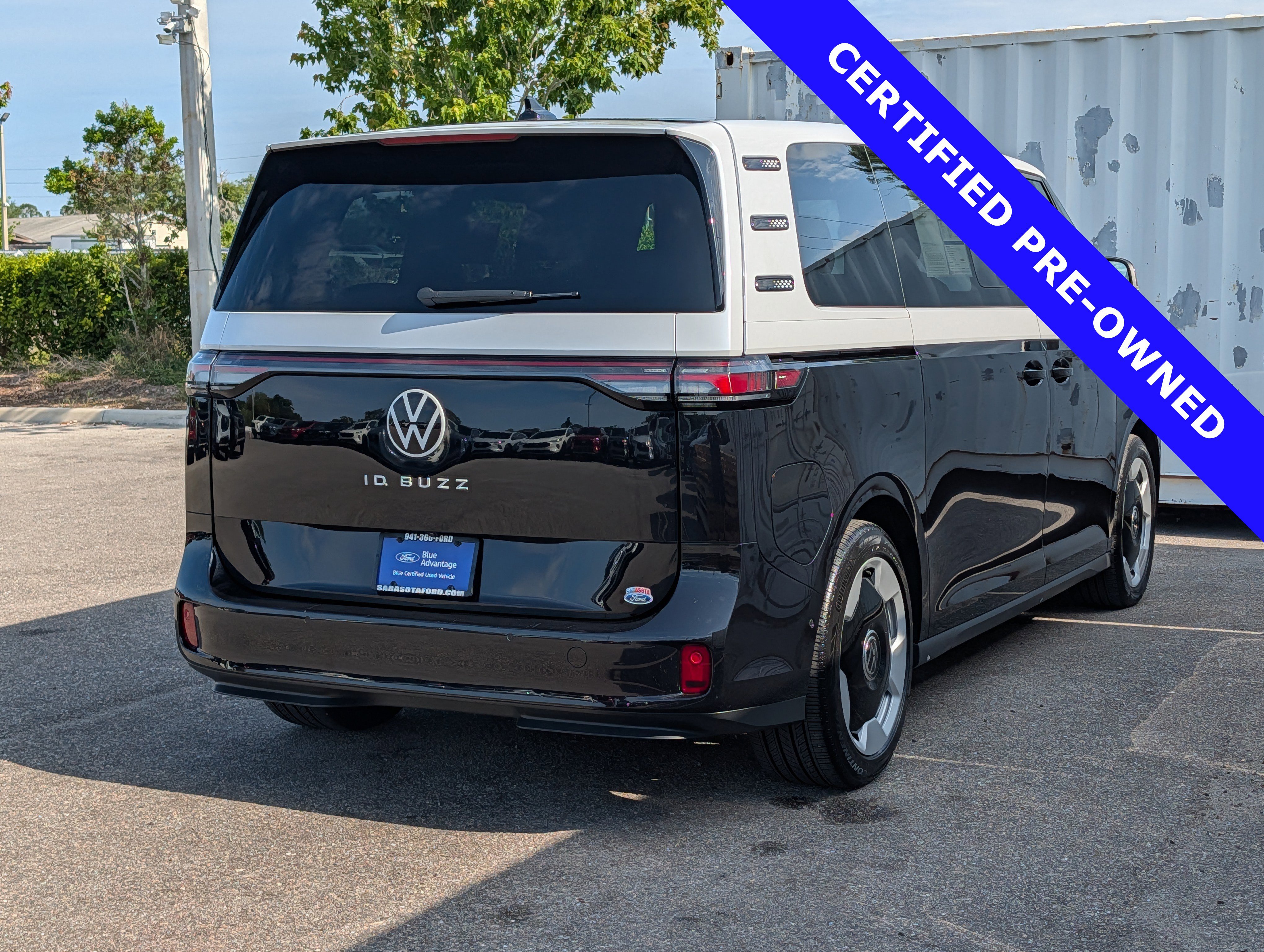 Used 2025 Volkswagen ID. Buzz Pro S RWD image 4