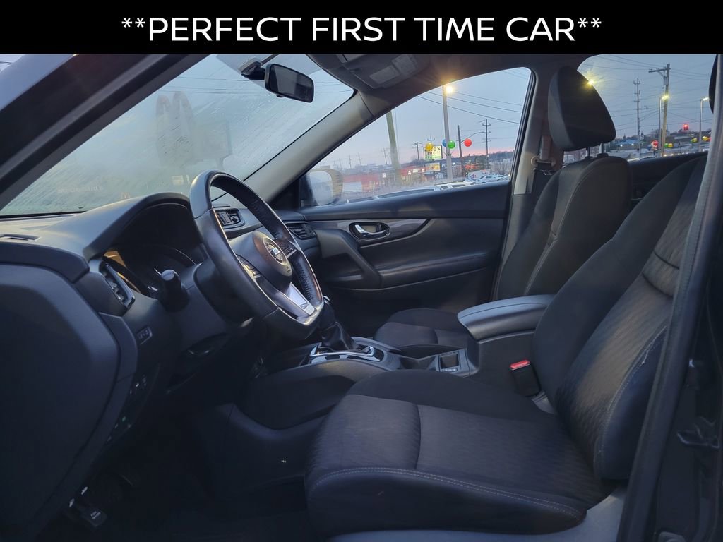 Used 2017 Nissan Rogue SV w/ SV Premium Package image 13