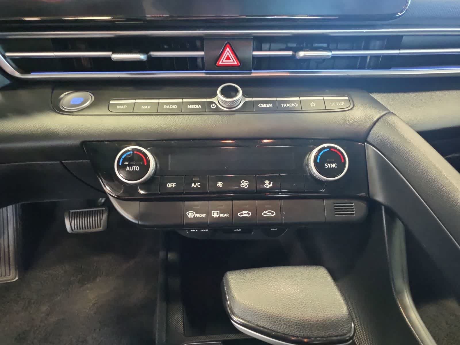 Used 2024 Hyundai Elantra SEL FWD image 24