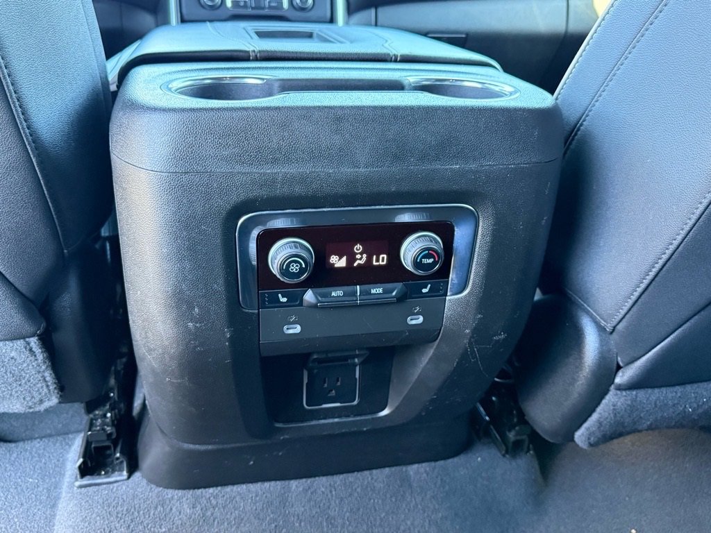 Used 2023 Chevrolet Suburban Premier image 13