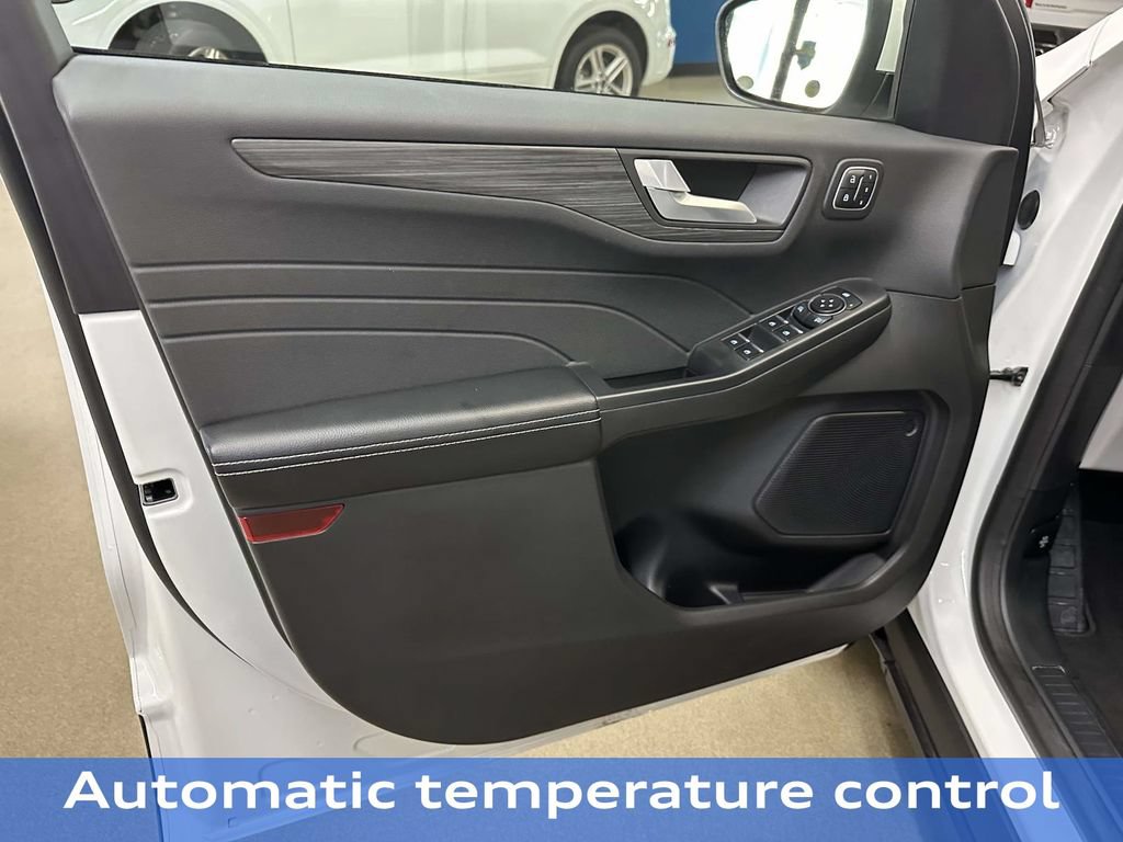 Certified 2023 Ford Escape Platinum AWD/4WD image 17