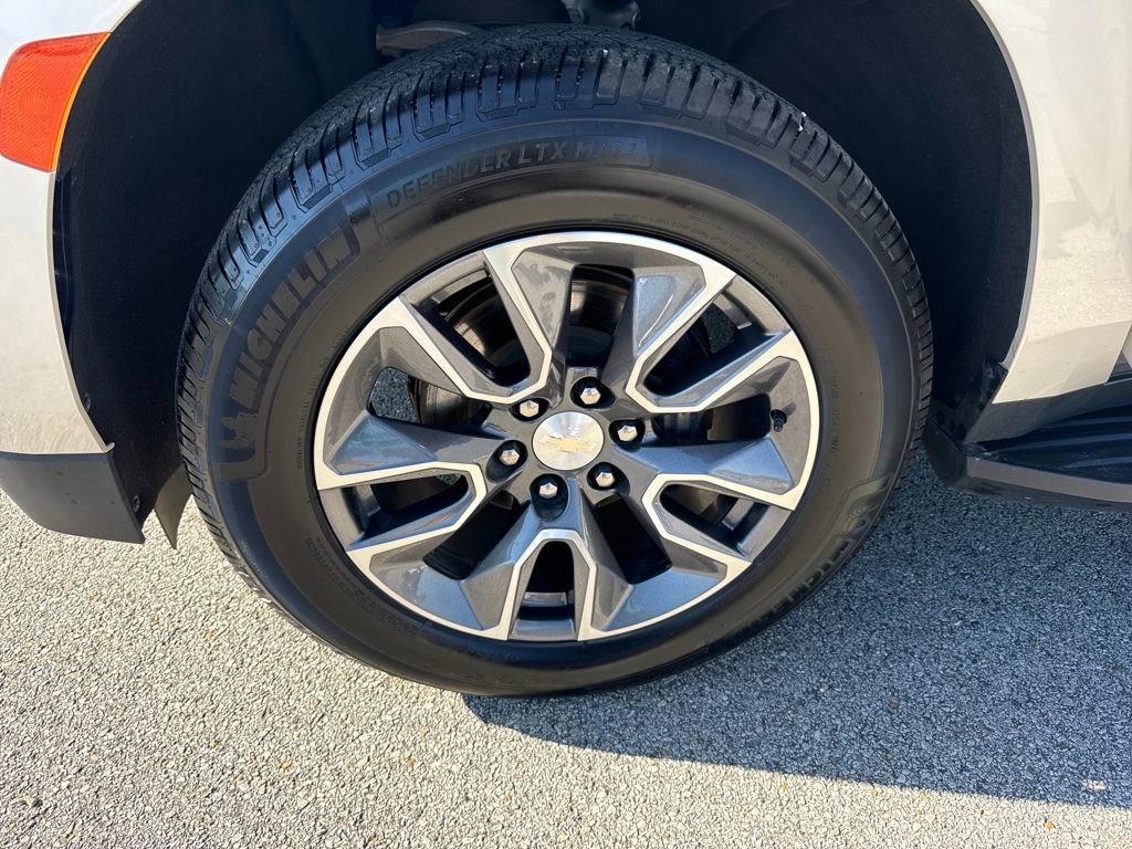 Used 2022 Chevrolet Suburban LT w/ LT Signature Package image 20