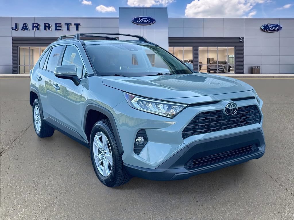 Used 2019 Toyota RAV4 XLE w/ Convenience Package FWD image 1