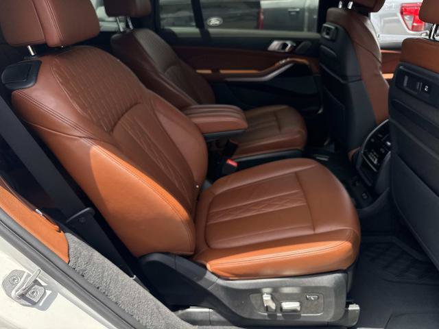 Used 2022 BMW X7 xDrive40i w/ M Sport Package AWD/4WD image 12