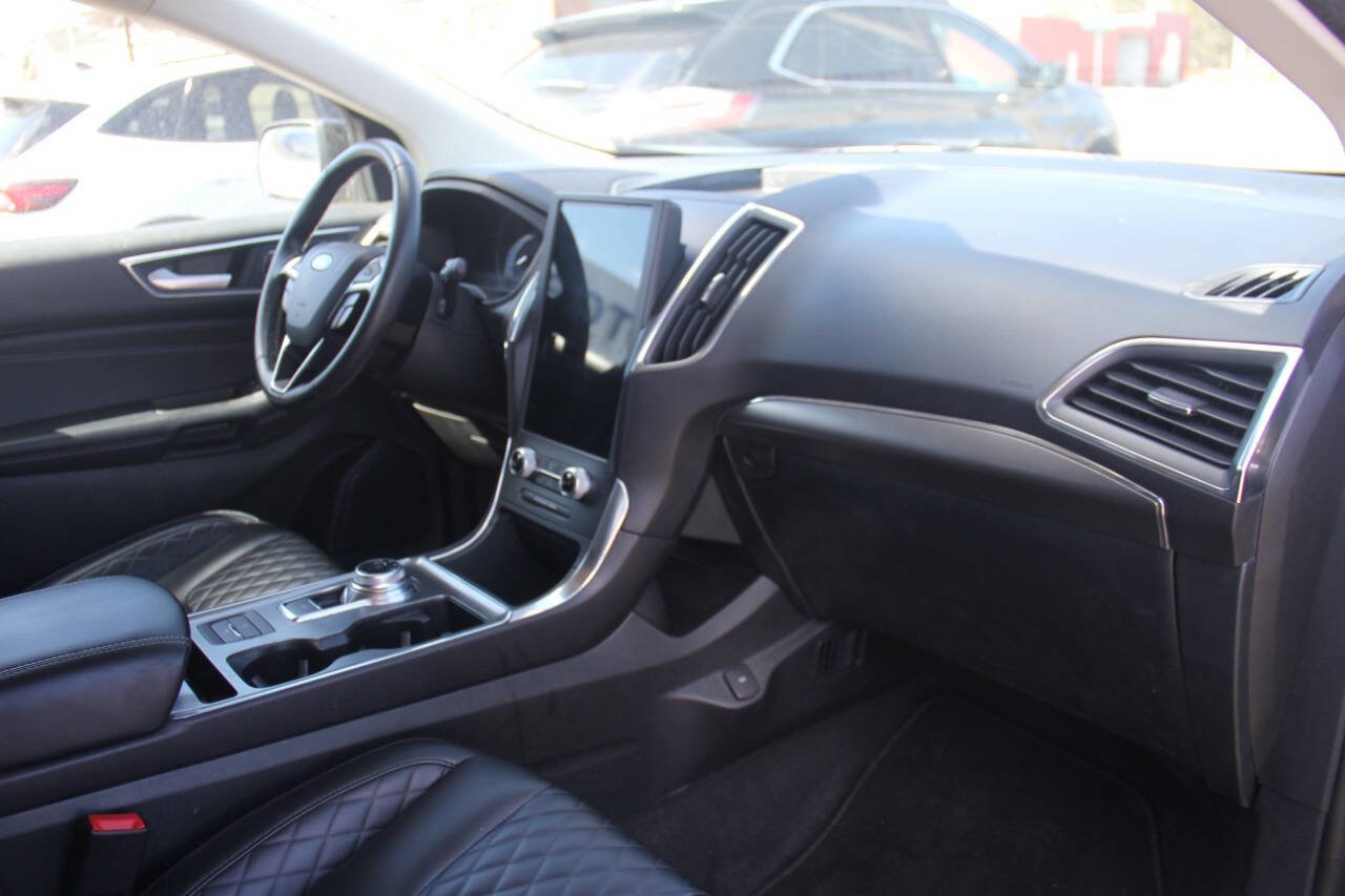 Certified 2024 Ford Edge Titanium AWD/4WD image 23