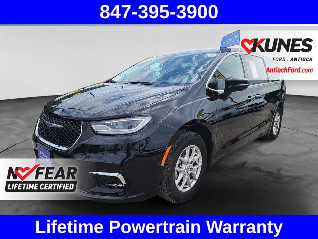 Used 2025 Chrysler Pacifica Select FWD image 7