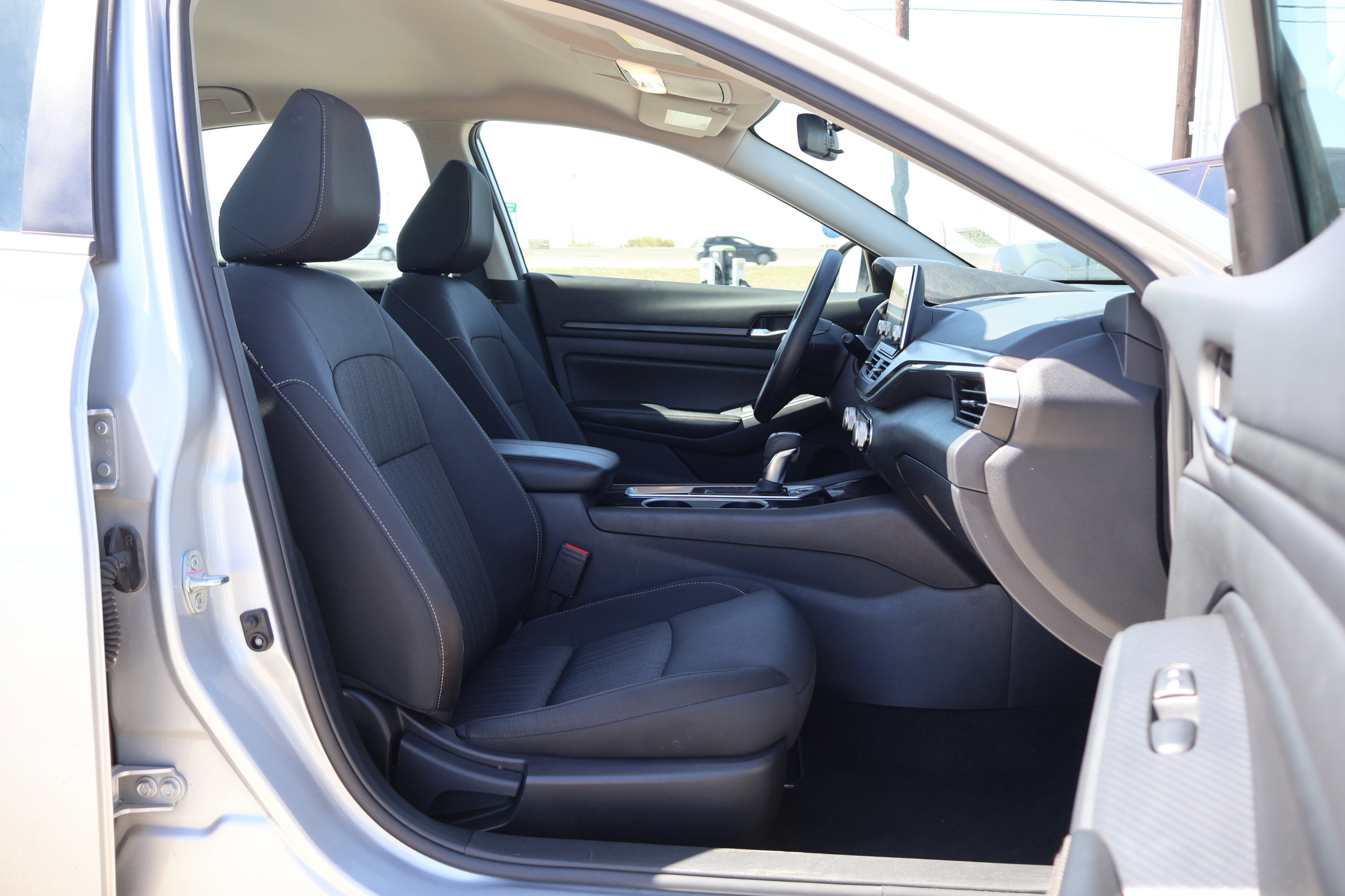 Used 2024 Nissan Altima 2.5 SV image 35