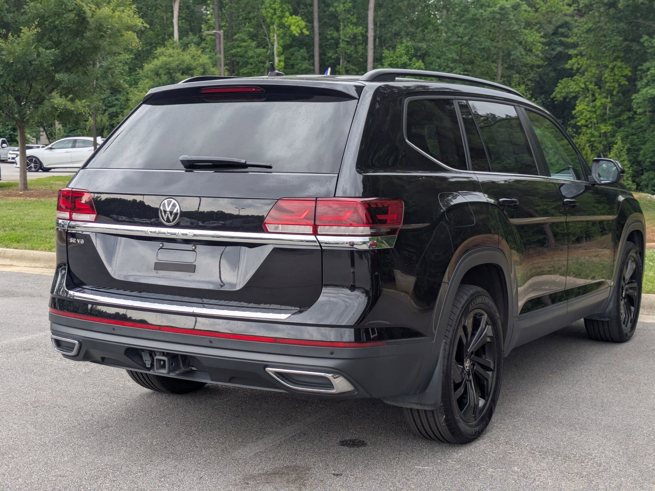 Used 2022 Volkswagen Atlas SE w/ Black Wheel Package FWD image 3
