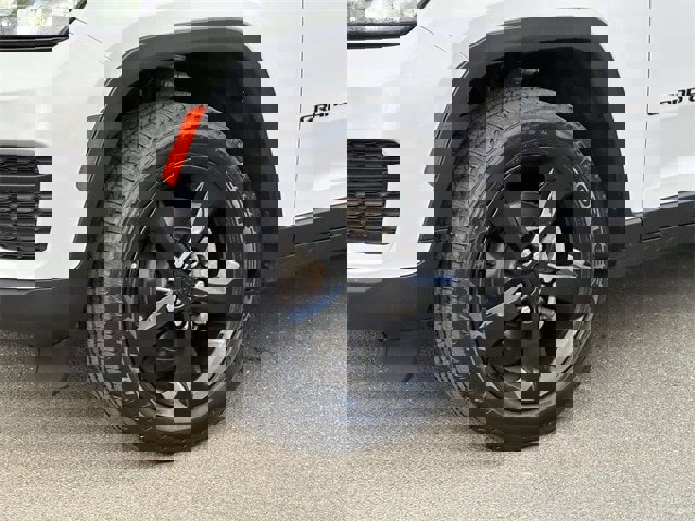 Used 2023 Jeep Grand Cherokee Altitude image 7