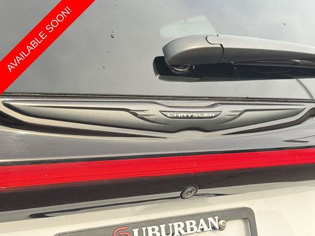 Used 2025 Chrysler Pacifica Limited FWD image 13