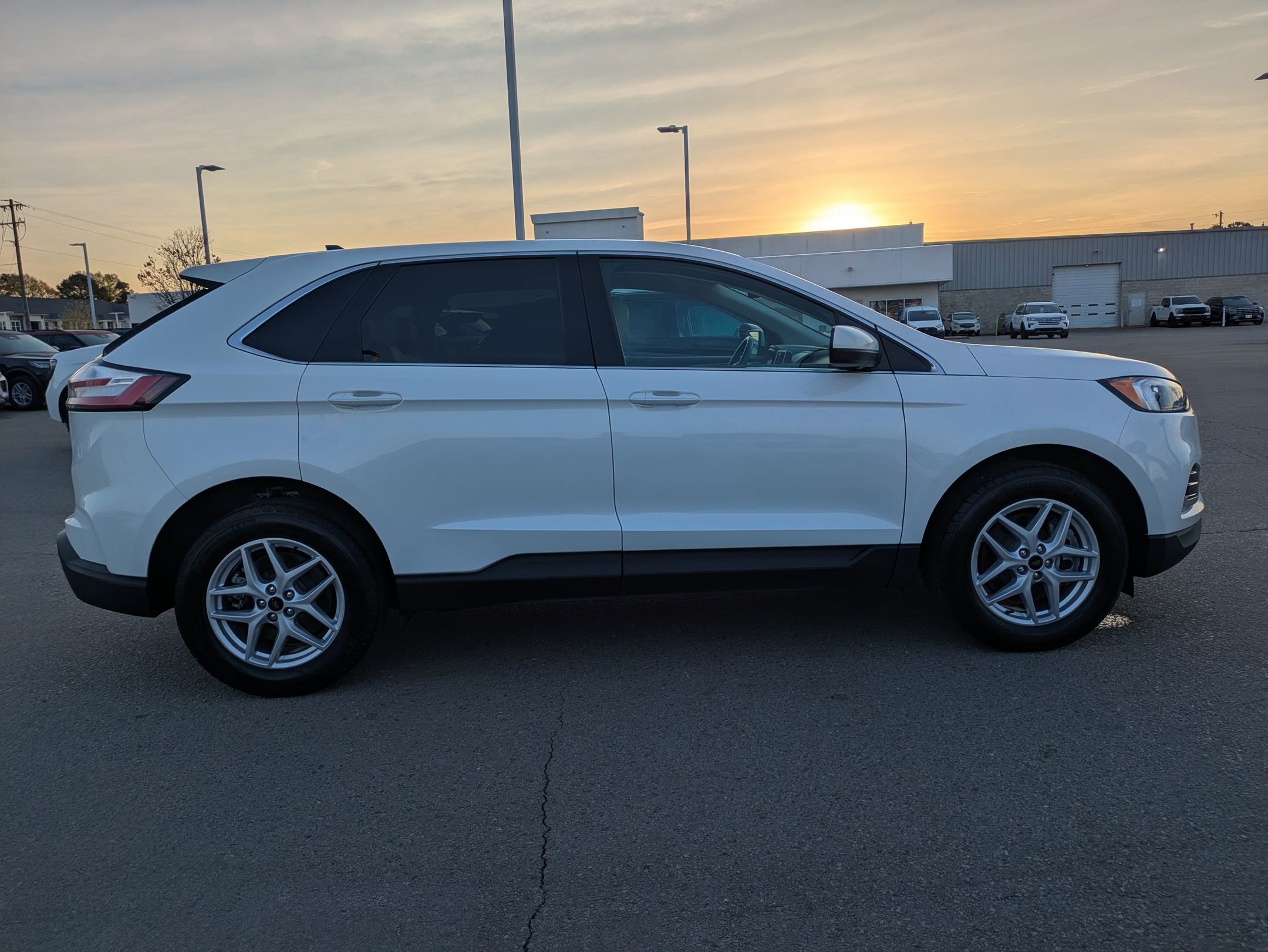 Certified 2023 Ford Edge SEL w/ Convenience Package AWD/4WD image 3